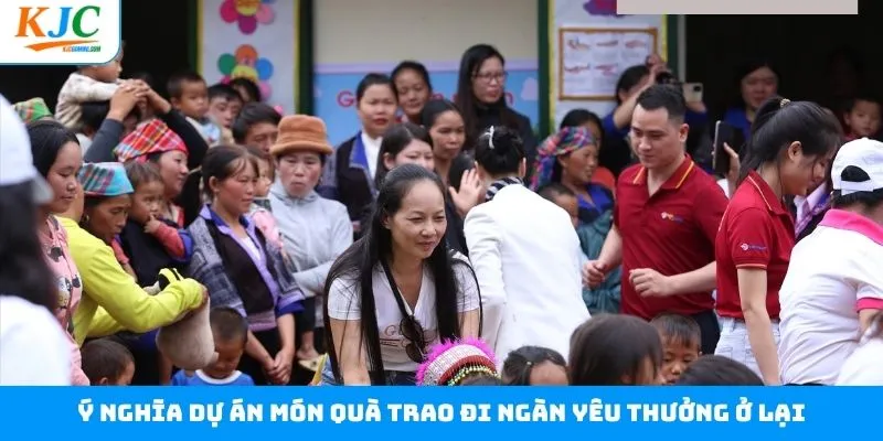 Một món quà trao đi, ngàn yêu thương ở lại với nhiều ý nghĩa Một món quà trao đi, ngàn yêu thương ở lại với nhiều ý nghãi