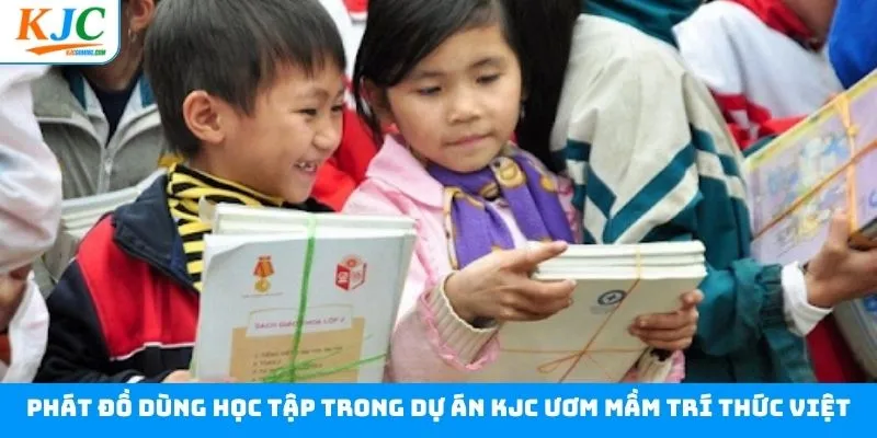 KJC ươm mầm trí thức Việt hỗ trợ dụng cụ học tập thiết yếu